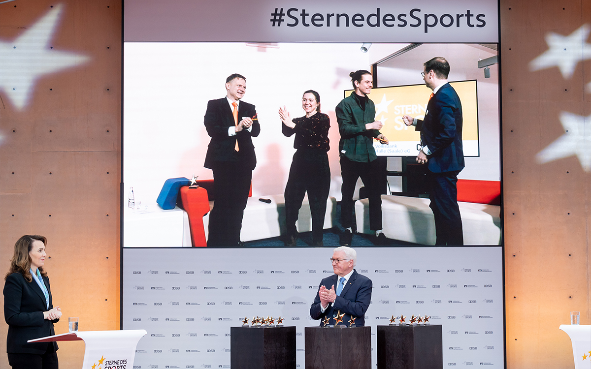 Geschafft: Das Preisträger-Foto der Sieger mit dem Bundespräsidenten gab pandemiebedingt diesmal nur auf dem Bildschirm. Glücklicher Gewinner: Der Verein „congrav new sports“ mit der Volksbank Halle (Saale).